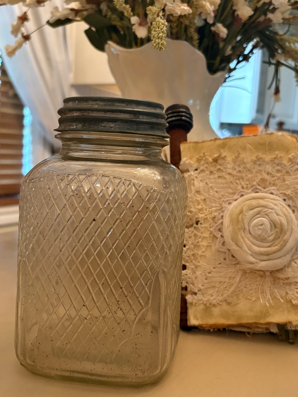 Clear Glass Diamond-Pattern Decorative Jar - Vintage Style